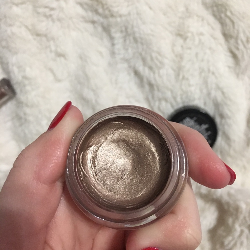 ❌SOLD❌ Cream/Powder Shadows - Picture 3 of 3